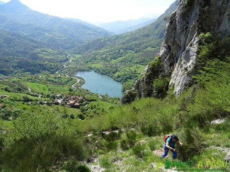 Canal la Chera sobre Embalse de Valdemurio