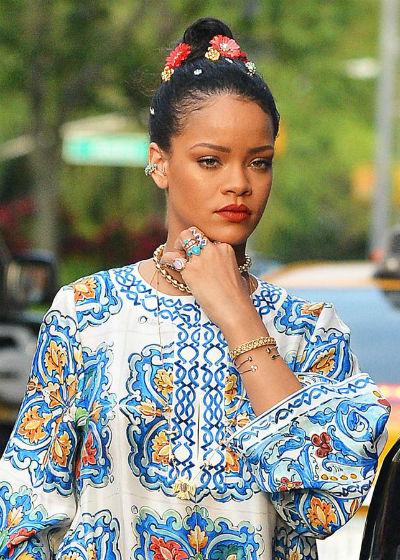 El  atrevido estilo de Rihanna causa furor