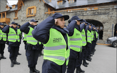 Llegaron 200 policías de refuerzo a Bariloche por la temporada invernal Llegaron 200 policías de refuerzo a Bariloche por la temporada invernal