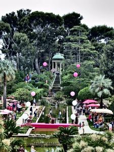 En Cap Ferrat, Villa Ephrussi de Rothschild, la Fiesta de la Rosa