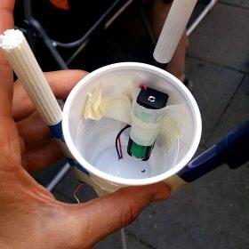 Cómo hacer un robot pintor y reciclador. ¡DIY familiar de verano! Cómo hacer un robot pintor y reciclador. ¡DIY familiar de verano!