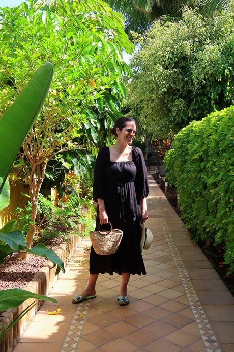 summer-black-dress-outfit