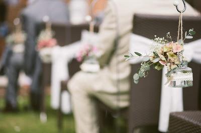 Pasillo nupcial con los invitados sentados