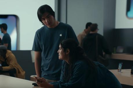 Samsung vuelve a trolear a Apple y se burla del iPhone X en su nueva campaña