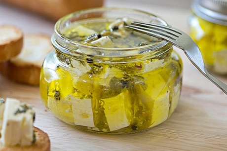 Feta marinado con tomillo y un toque de pimienta Feta marinado con tomillo y un toque de pimienta