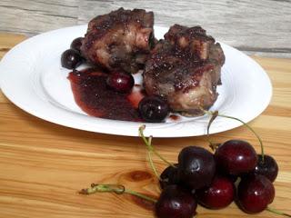 Codillo con salsa de cerezas