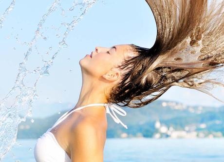 6 Consejos esenciales para el cuidado del cabello en verano