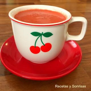 GAZPACHO DE CEREZAS, TOMATE Y ALMENDRA