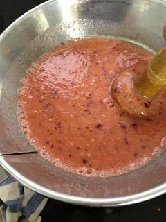 GAZPACHO DE CEREZAS, TOMATE Y ALMENDRA