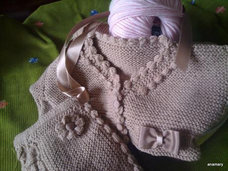 conjunto bebe:capotita y chaqueta