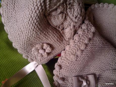 conjunto bebe:capotita y chaqueta