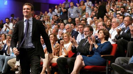 Casado se sale por la derecha