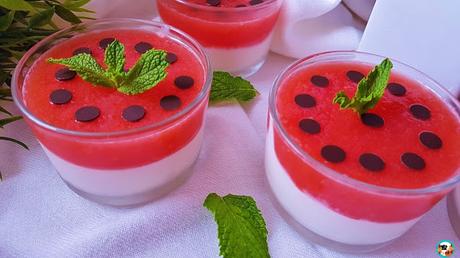 Vasos de yogur y sandía Vasos de yogur y sandía