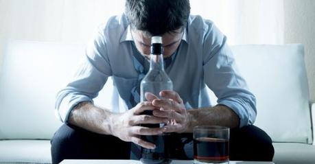 Alcoholismo Factores de riesgo y causas del alcoholismo