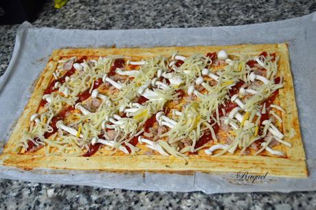 Pizza de hojaldre con atún y setas Shimeji Pizza de hojaldre con atún y setas Shimeji