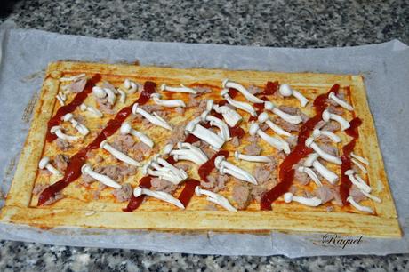 Pizza de hojaldre con atún y setas Shimeji Pizza de hojaldre con atún y setas Shimeji