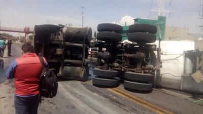 SANCIONAN A CHOFER QUE INVADIÓ Y VOLCÓ EN CARRIL DEL MEXIBÚS