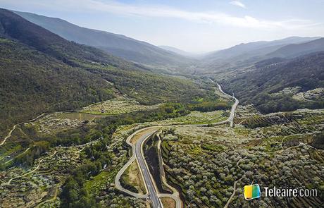 Cuándo ver las flores en el Valle del Jerte Panorámica aérea del Valle del Jerte