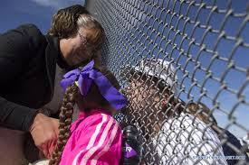 Aunque lento, avanza reunificación familiar de inmigrantes ilegales en EE.UU