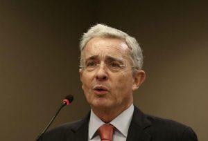 Renuncia Álvaro Uribe Vélez al senado