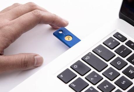 Mira cómo Google protege sus empleados de un hack con solo $20.00 dólares usb-security-key-google