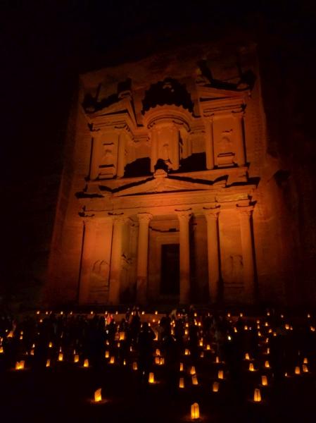 El tesoro de Petra. de día y de noche. Jordania