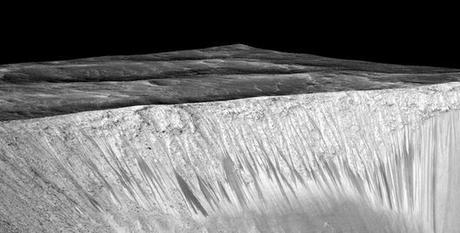 Evidencia de agua líquida subglacial en Marte
