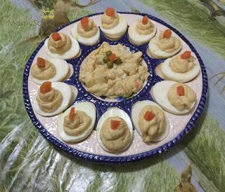 HUEVOS RELLENOS DE ENSALADILLA