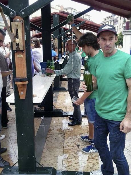 Trabajos de limpieza y restauración en Carda, Villaviciosa, Camino del Norte.