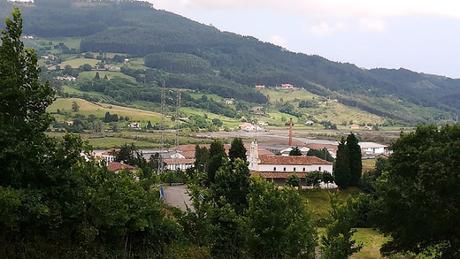 Trabajos de limpieza y restauración en Carda, Villaviciosa, Camino del Norte.