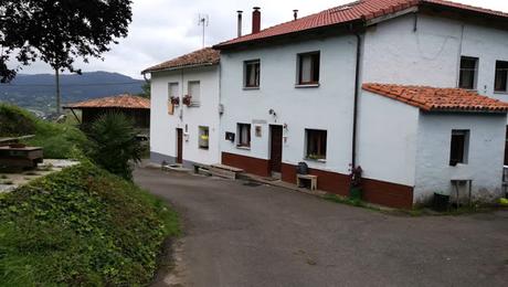 Trabajos de limpieza y restauración en Carda, Villaviciosa, Camino del Norte.