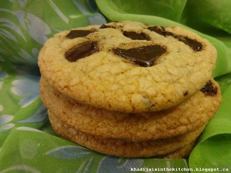 BISCUITS AUX MORCEAUX DE CHOCOLAT / CHOCOLATE CHUNK COOKIES / GALLETAS CON TROZOS DE CHOCOLATE / بيسكوي بالشوكولاطة