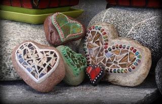 Tutorial aprende cómo decorar piedras con la técnica de mosaico