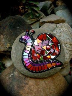 Tutorial aprende cómo decorar piedras con la técnica de mosaico