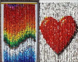 Haz cortinas y todo tipo de manualidades reciclando tapas de plástico