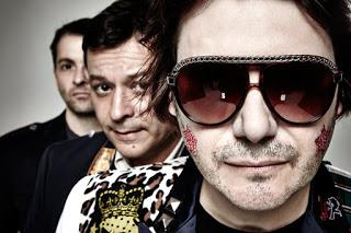 Manic Street Preachers - People Give In (2018)