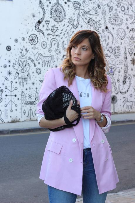 Combinar blazer de mujer rosa y bolso red asos