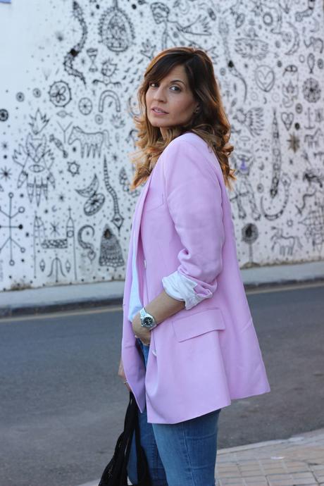 Combinar blazer de mujer rosa y bolso red asos