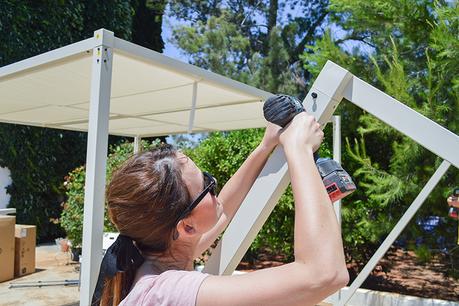 montaje-pergola-leroy-merlin-tres-studio-mobiliario-esterior-jardin