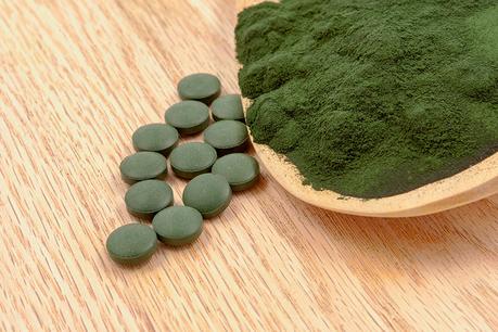 Espiruluna: proteínas y nutrientes en verde