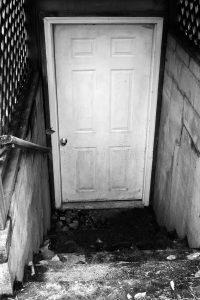 Las Crónicas De Un Guardián: El Sótano De Un Loco