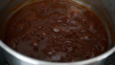 Costillas y salsa barbacoa en olla de cocción lenta Crockpot Slow cooker Costillas y salsa barbacoa en olla de cocción lenta Crockpot Slow cooker