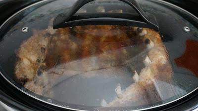 Costillas y salsa barbacoa en olla de cocción lenta Crockpot Slow cooker Costillas y salsa barbacoa en olla de cocción lenta Crockpot Slow cooker