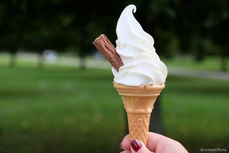 UNA DUQUESA, UNA DAMA Y UN 99 FLAKE ICE CREAM 99 Flake ice cream