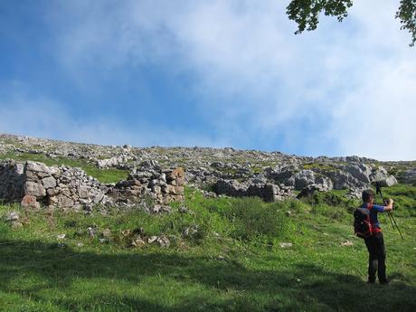 Peña Gradura por la Senda L'Gabitu y la Mucherina Peña Gradura por la Senda L'Gabitu y la Mucherina