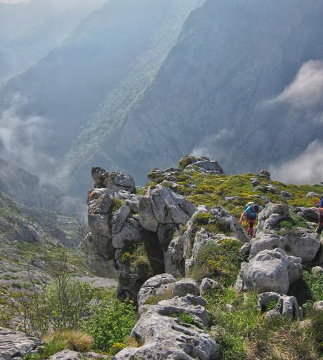 Peña Gradura por la Senda L'Gabitu y la Mucherina Peña Gradura por la Senda L'Gabitu y la Mucherina