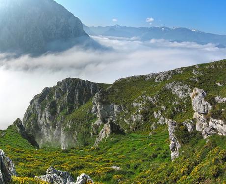 Peña Gradura por la Senda L'Gabitu y la Mucherina Peña Gradura por la Senda L'Gabitu y la Mucherina