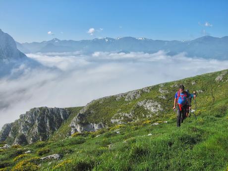 Peña Gradura por la Senda L'Gabitu y la Mucherina Peña Gradura por la Senda L'Gabitu y la Mucherina