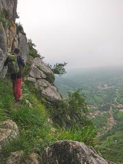 Peña Gradura por la Senda L'Gabitu y la Mucherina Peña Gradura por la Senda L'Gabitu y la Mucherina