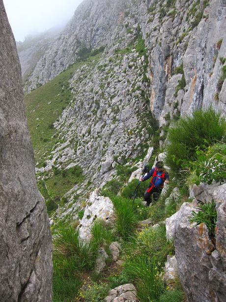 Peña Gradura por la Senda L'Gabitu y la Mucherina Peña Gradura por la Senda L'Gabitu y la Mucherina